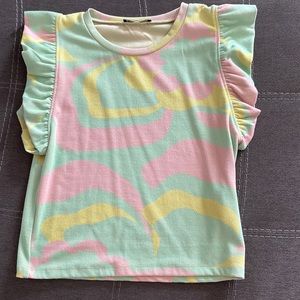 Zara top with ruffled sleeves. Excellent condition. No marks or stains.